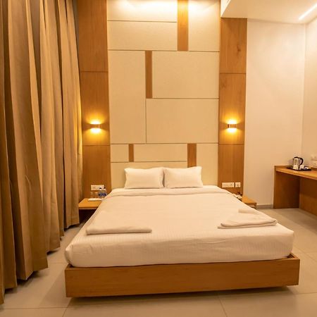 Rathna Residency - Near Us Consulate Hotel Madras Buitenkant foto