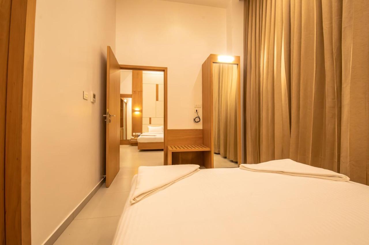 Rathna Residency - Near Us Consulate Hotel Madras Buitenkant foto