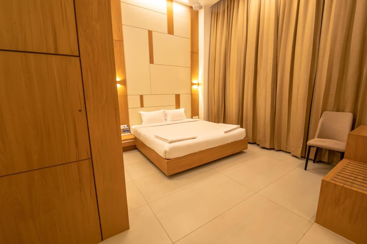 Rathna Residency - Near Us Consulate Hotel Madras Buitenkant foto
