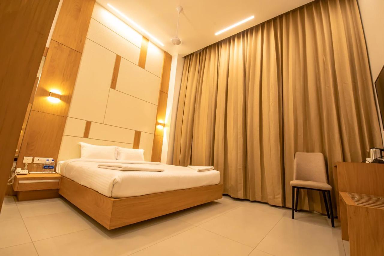 Rathna Residency - Near Us Consulate Hotel Madras Buitenkant foto