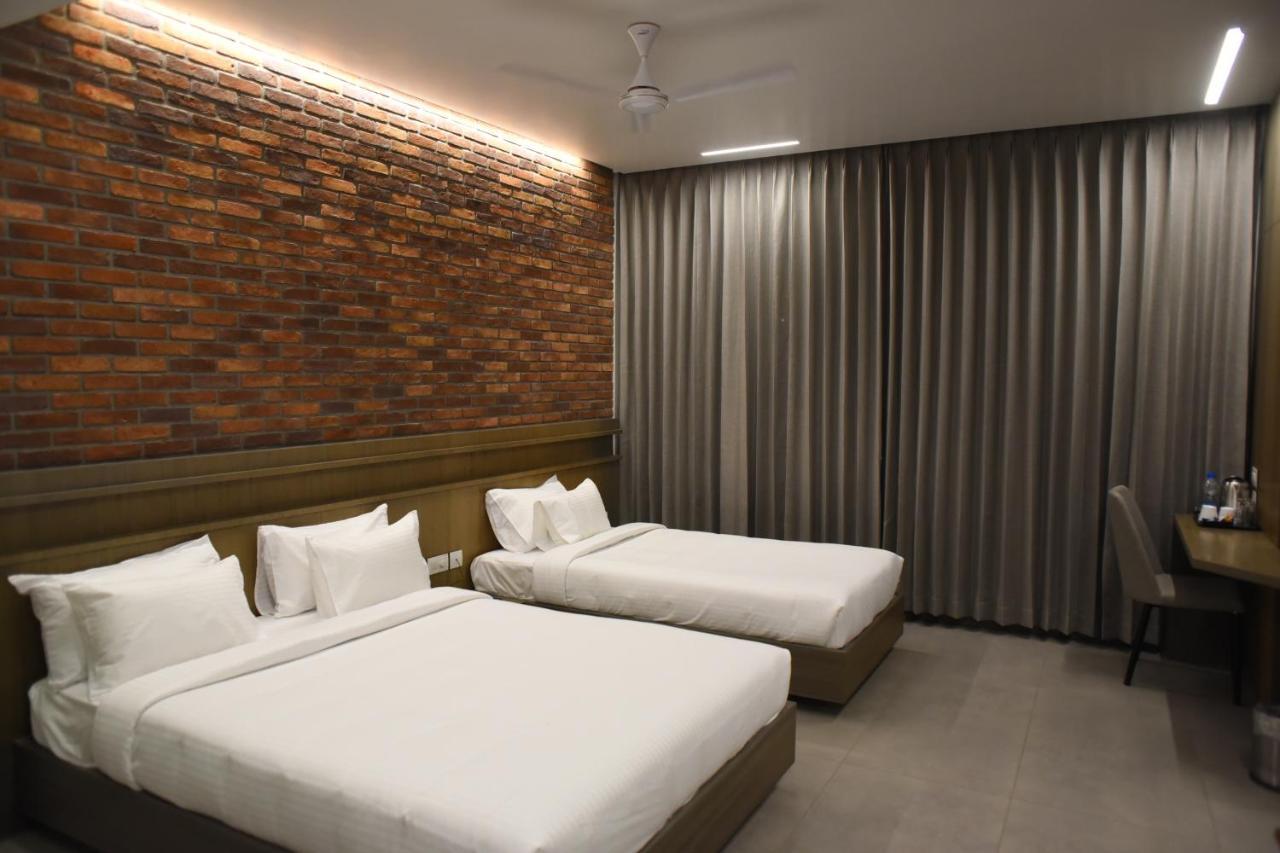 Rathna Residency - Near Us Consulate Hotel Madras Buitenkant foto