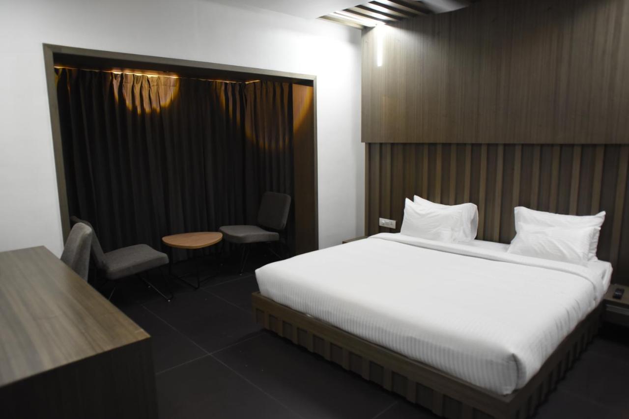 Rathna Residency - Near Us Consulate Hotel Madras Buitenkant foto