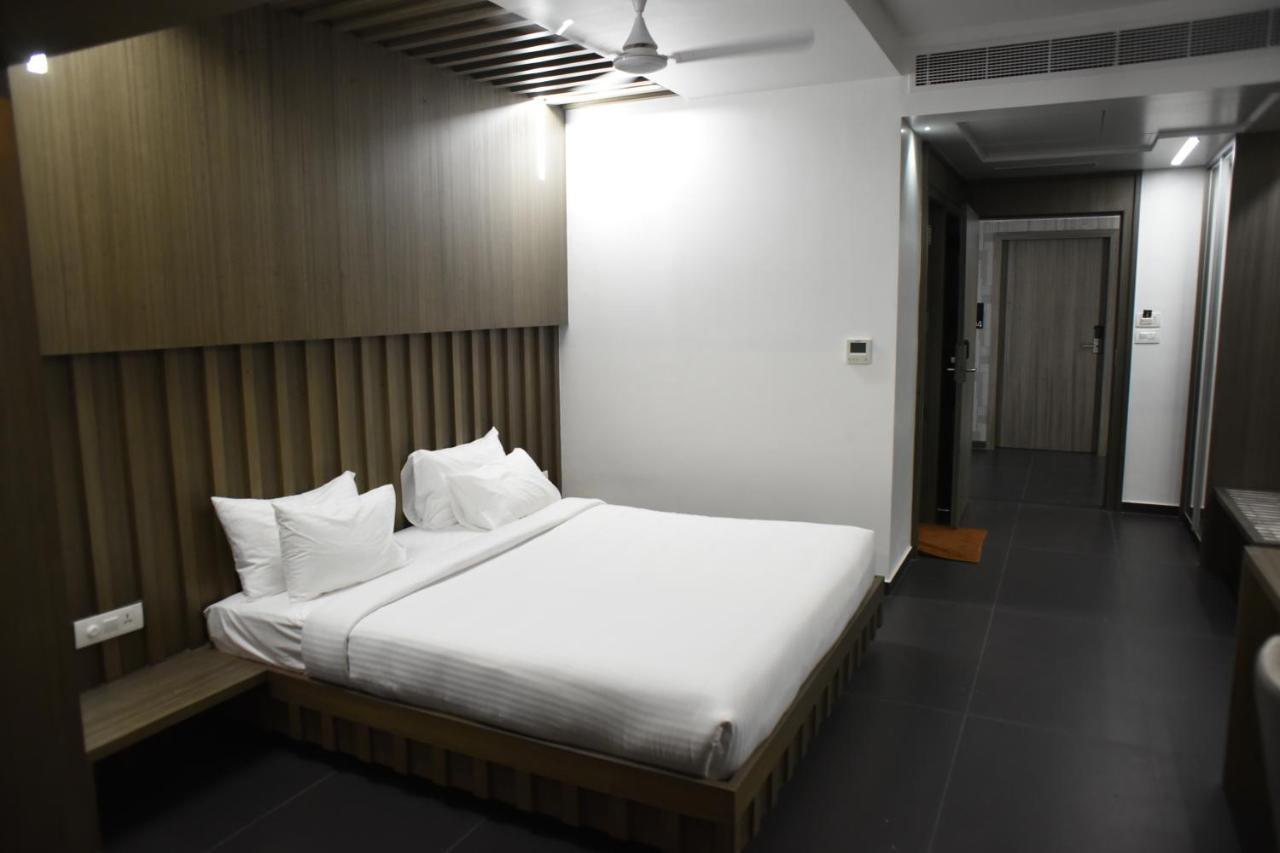 Rathna Residency - Near Us Consulate Hotel Madras Buitenkant foto