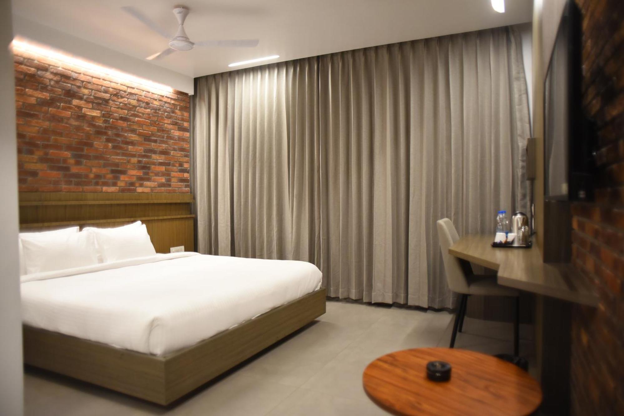 Rathna Residency - Near Us Consulate Hotel Madras Buitenkant foto